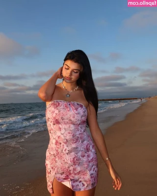 Sara Echeagaray [ sara-echeagaray ] - Mmm baby, I'm getting hot. Do you mind if I undress?😉