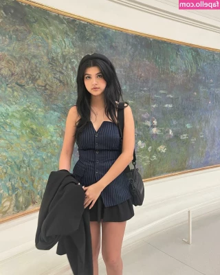 Sara Echeagaray [ sara-echeagaray ] - Feel me taste me watch me please your sense s baby