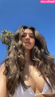 Sara Echeagaray [ sara-echeagaray ] - I love getting up early in the morning and going down stairs to put