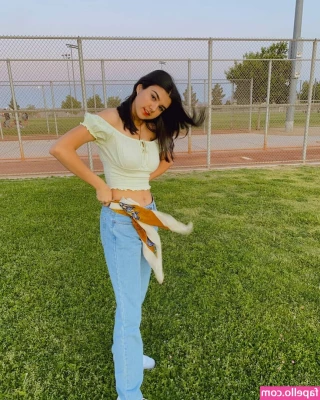 Sara Echeagaray [ sara-echeagaray ] - Do you like this guy s butt