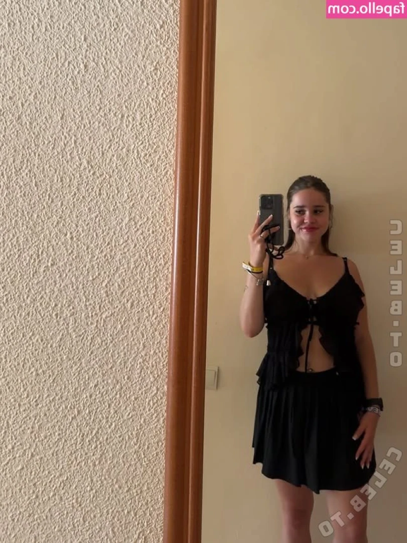 Joanax2003 - Posting in dms my quick fuck from my usual home daddy