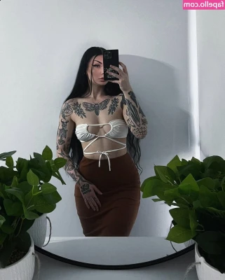 kxrlyxmxrie - People think I just wear tiny thongs for photoshoots and such.... But