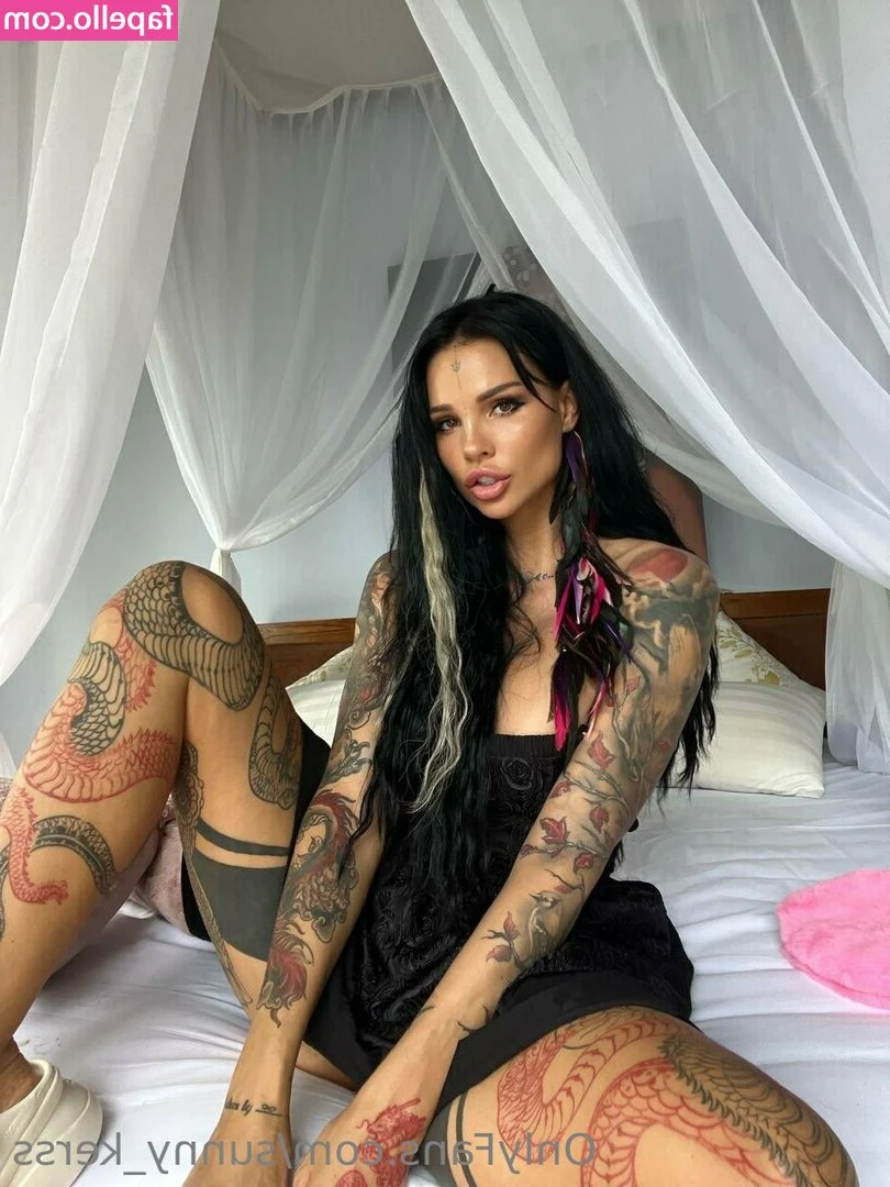 Sunny_kerss [ sunny-kerss ] - I know there's a lot of you on here that would deep down be into me