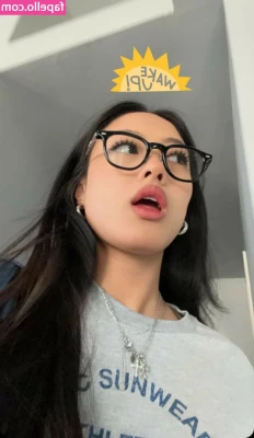 Gabby.hua [ gabby-hua ] - A cheeky glimpse 😜