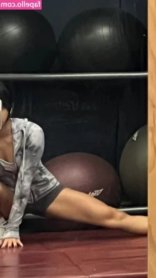 Gabby.hua [ gabby-hua ] - oops, My cock came out of my shorts 😳🍆🍆🍆  Does anyone