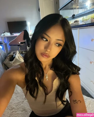 Gabby.hua [ gabby-hua ] - Swipe all the way to see my veins bulging all throughout my fat brown part 1