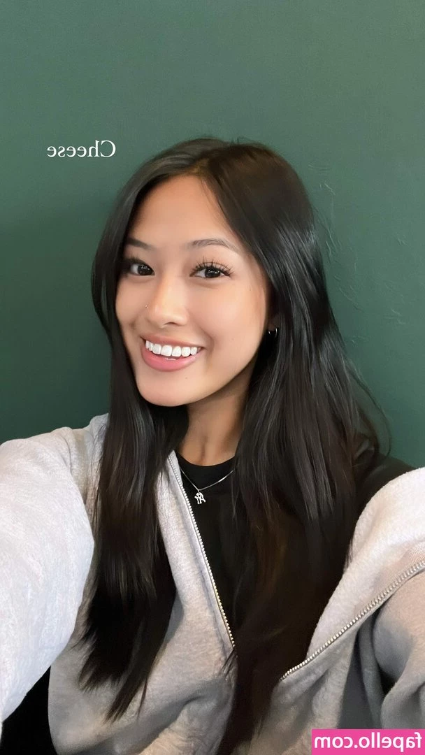 Gabby.hua - Hong Kong  Oh  boy  I love it more than New York  would you move