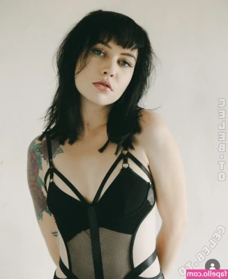 hyp3r_bunny [ hyp3r-bunny ] - I want to make a custom in this insanely hot lingerie. Who wants to