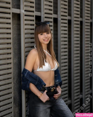 Lidia Izquierdo [ lidia-izquierdo ] - Your devoted horny cyberpunk girl...💙🤗💙😋💙🤤