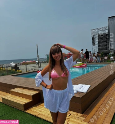 Lidia Izquierdo [ lidia-izquierdo ] - Hey guys! I’m doing my best to get to everyone’s DMs. I have