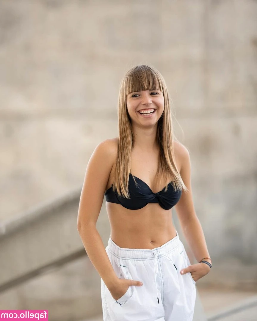 Lidia Izquierdo [ lidia-izquierdo ] - Let me borrow your tongue 🤭😈