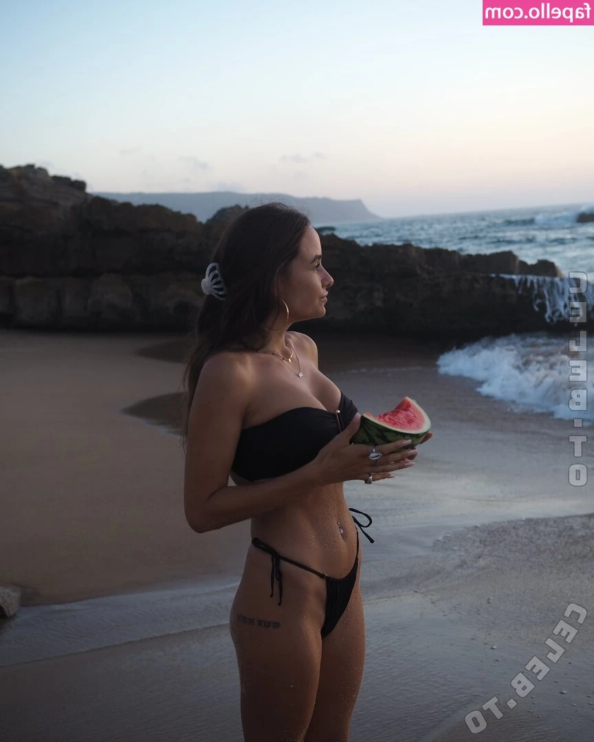 Angelina Utzeri [ angelina-utzeri ] - Haven’t posted a workout video in a little should I post more?