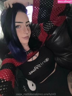 emokitten_xoxo [ emokitten-xoxo ] - Red Nails for you