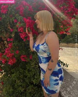 Lz_Mrcd [ lz-mrcd ] - Dovrebbe essere gif ma onlyfans carica le gif come un video xD ma