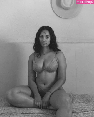Aurea Febraio [ aurea-febraio ] - Check your dms I’m having vid posting issues