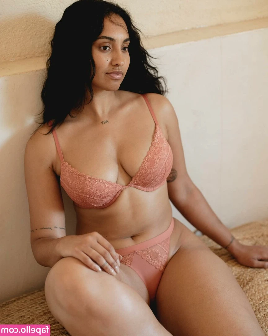 Aurea Febraio [ aurea-febraio ] - This lingerie perfectly fits my body 😻 Just a little appreciation