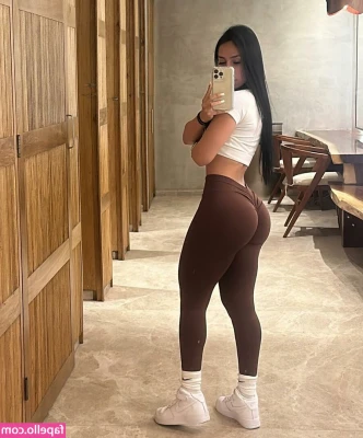 Sayra Ruiz [ sayra-ruiz ] - 🔥🔥nudes in front of the hotel🥵😝😝