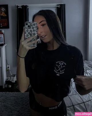 Emily Jaye [ emily-jaye ] - Who else is self-isolating? 🤩