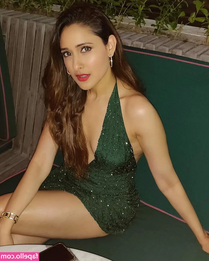 Pragya Jaiswal [ pragya-jaiswal ] - Take a 2 min break!