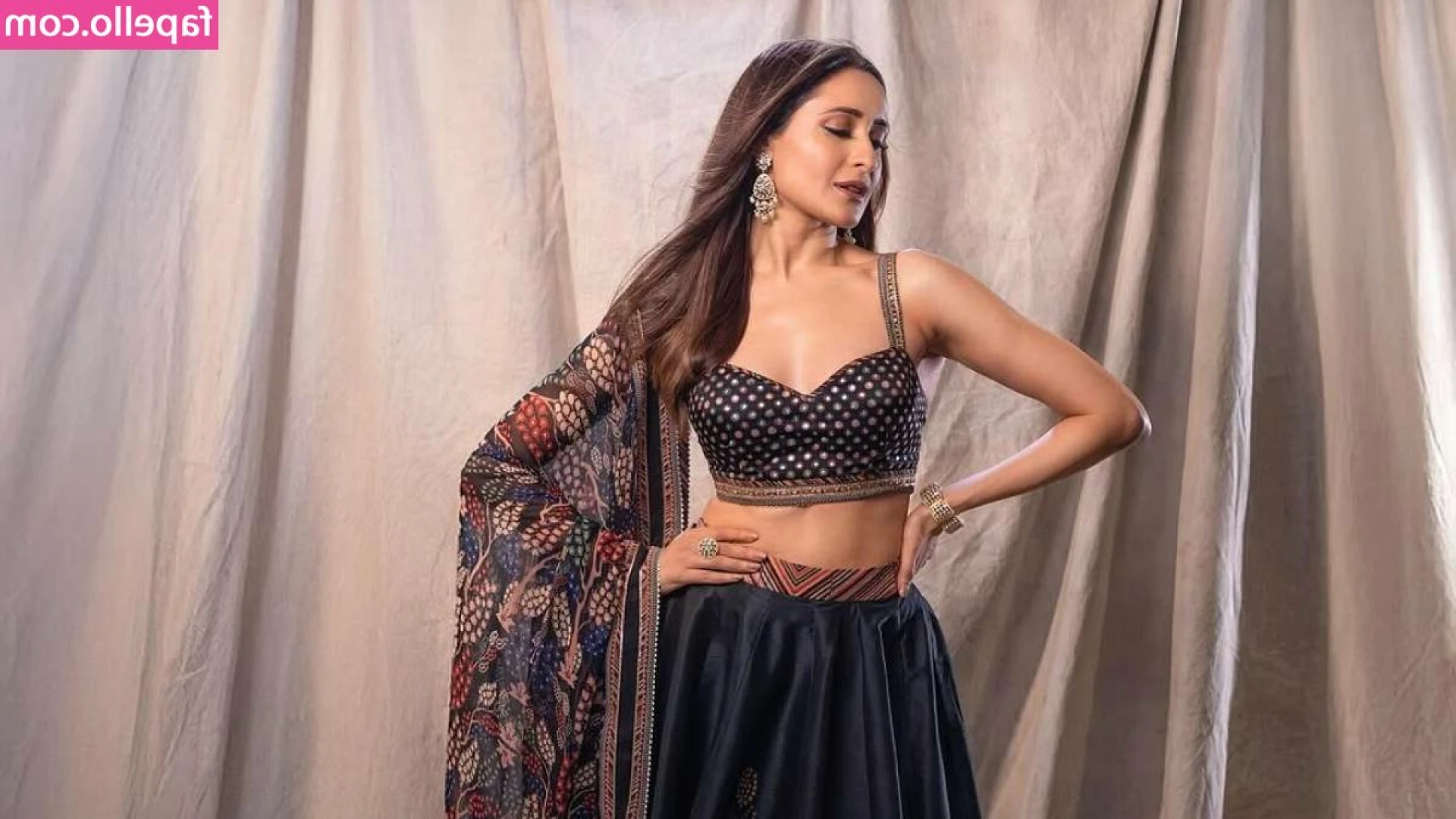 Pragya Jaiswal [ pragya-jaiswal ] - Good Morning, care to join me? Bom dia, se aproxime!
