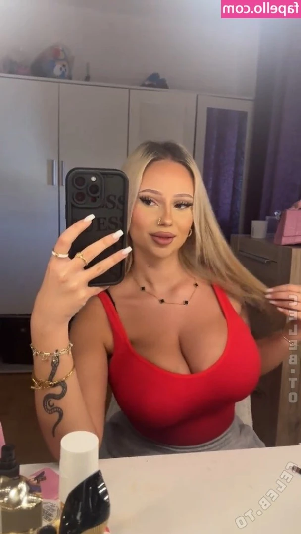 28.larisarx [ 28-larisarx ] - Can I be naughty on our first date? 😈