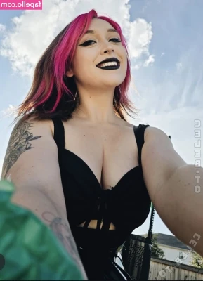 Queen Manda [ queen-manda ] - I need to drain your dick dry!😛