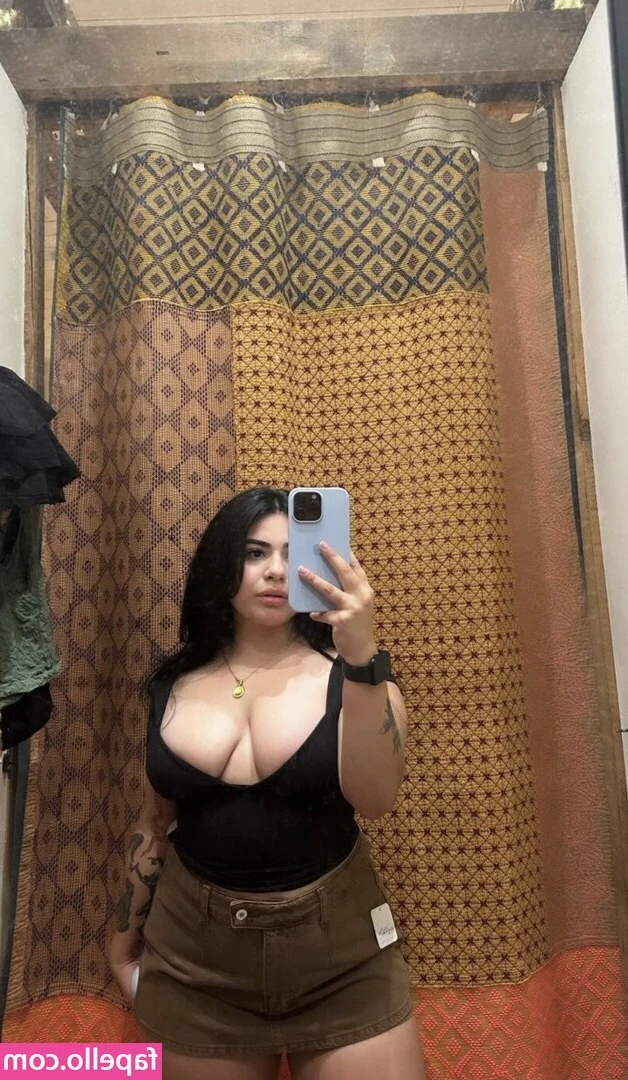 Bundleofmia - See how wet things can get in my DMs!
