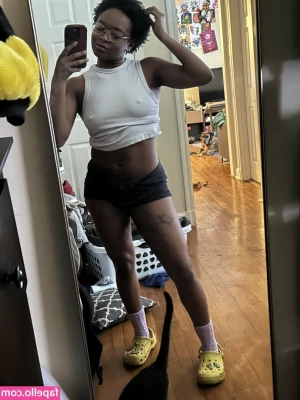 Robinn Ranger [ robinn-ranger ] - Thong wedgies, pantyhose and a double orgasm :)  I think pantyhose