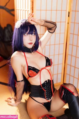 Snowname - She is a very hot girl