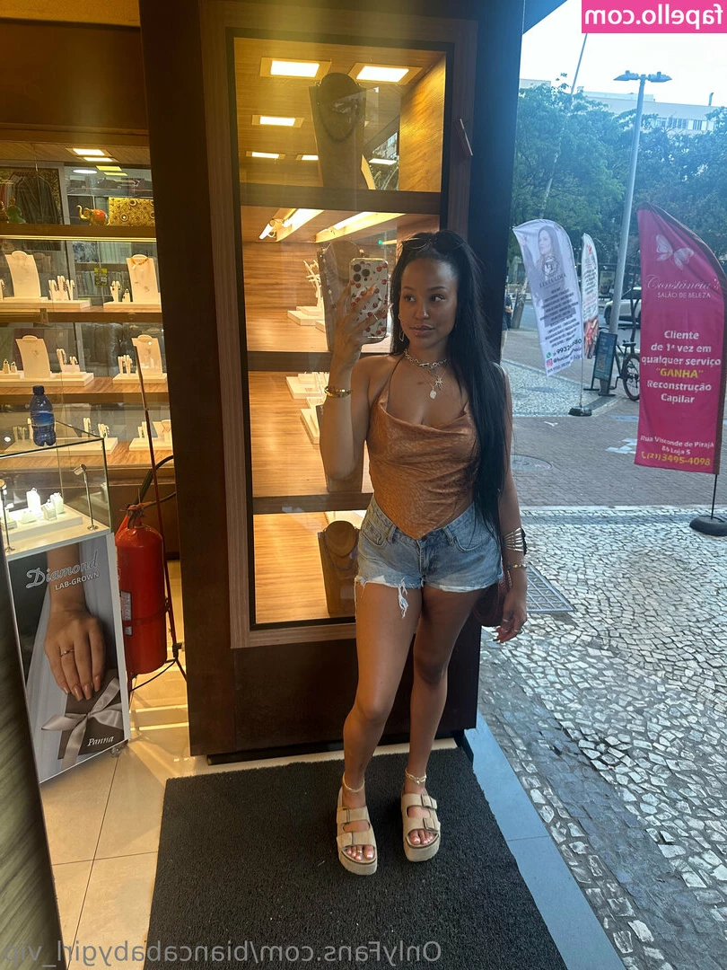biancababygirl_vip [ biancababygirl-vip ] - Celebrating 4th of July imagining your cock between my titties and