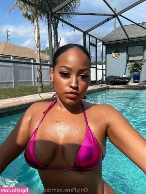 biancababygirl_vip [ biancababygirl-vip ] - I just love following her around🥹😈🍑