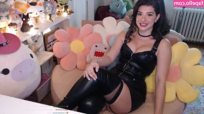 InvaderVie - Little teaser for this week’s outfit, my god these nylons feel so