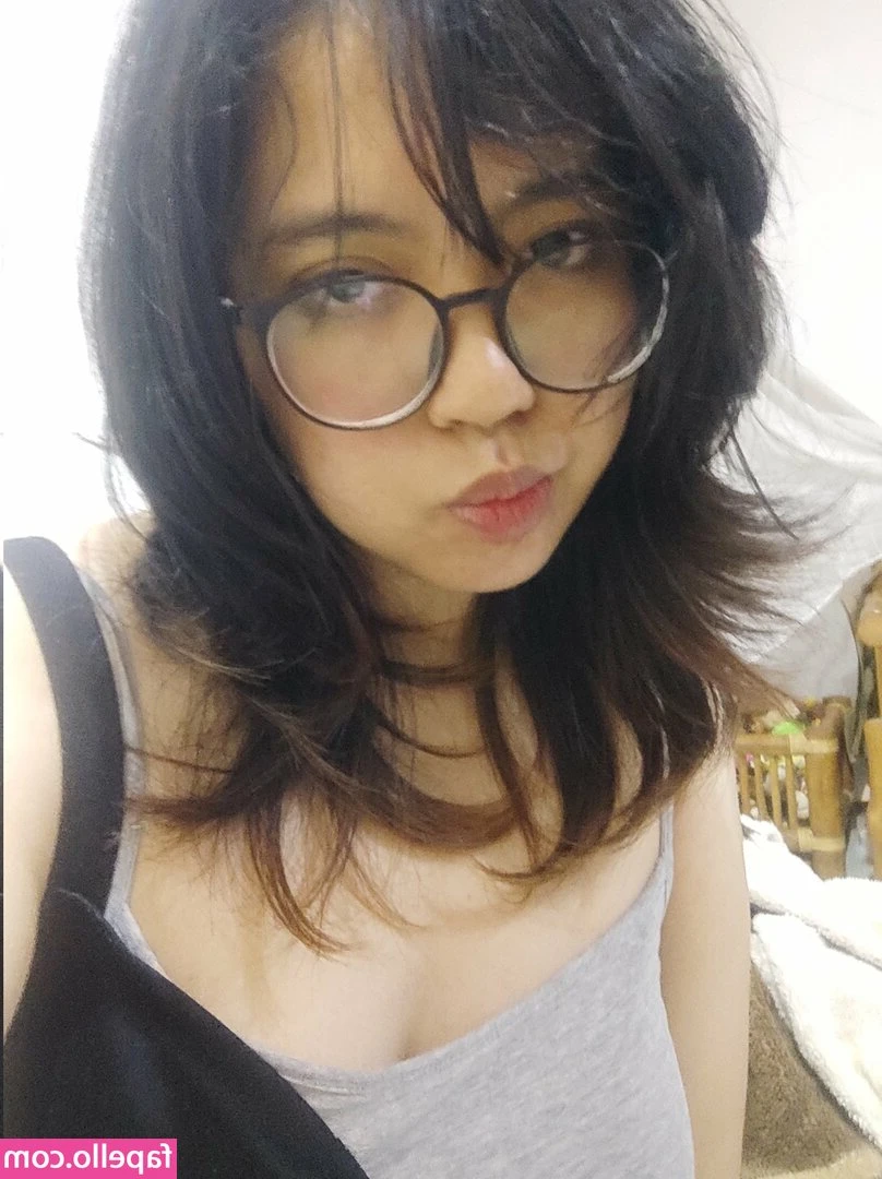 mxronaa - Was just playing with my dick in bed and it made me all horny... Had