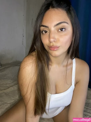 AsmaMaroqui - Help me get in the bath 🤭 all naked waiting for you..