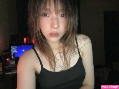 filmsofjupiter - Your popsicle will melt if I stare at you like this 😋