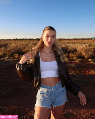 Anna Seidel [ anna-seidel ] - when I m e e t someone who isn’t bisexual it’s like… ok old
