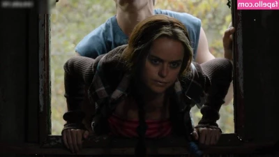 Taryn Manning [ taryn-manning ] - Love a good sweater 😘