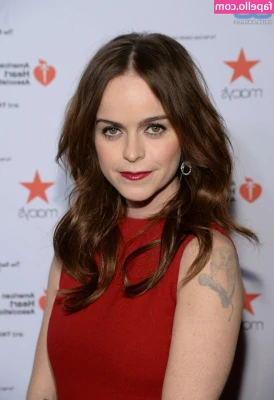Taryn Manning [ taryn-manning ] - Morning booty workout done✅!! Did you train today??🍑