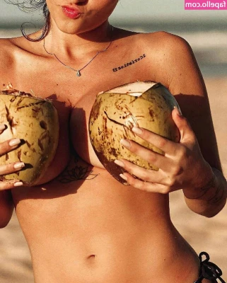 Thaylise Pivato [ thaylise-pivato ] - Having a lazy morning! So here’s some boobs!!!