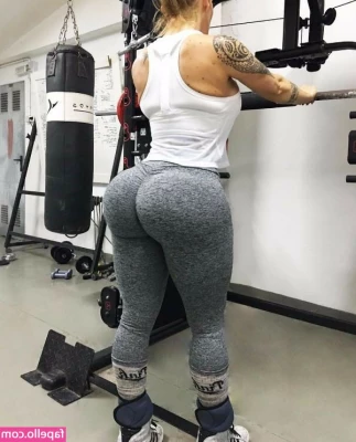 Victoria Lomba [ victoria-lomba ] - Does it make you hard thinking about it?😈😈