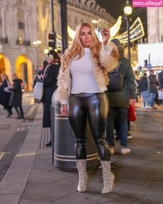 Victoria Lomba [ victoria-lomba ] - I miss warm weather and getting wet