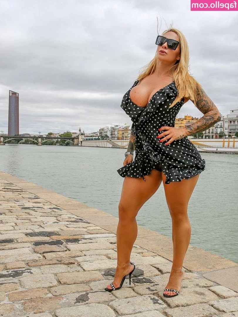 Victoria Lomba [ victoria-lomba ] - Freshly shaved pussy     Want to know what it would look like if you