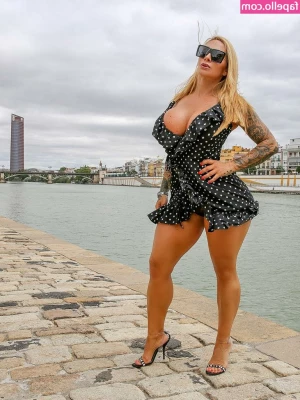 Victoria Lomba [ victoria-lomba ] - Freshly shaved pussy     Want to know what it would look like if you