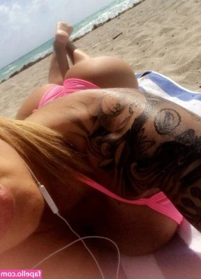 Victoria Lomba [ victoria-lomba ] - TIDDIES AND TAROT  Good morning sluts  Did you know I pull tarot