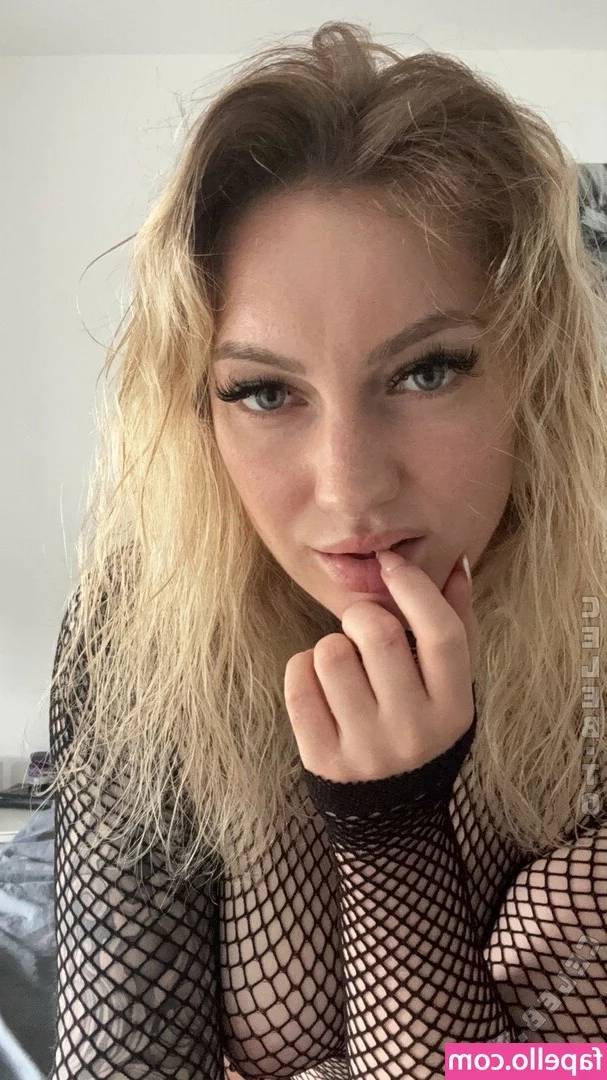 _officialnyxa_ [ officialnyxa ] - Or maybe the butt?🧐