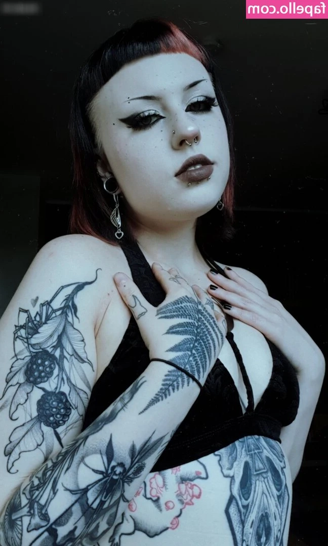 Ghoulfriendxx - Прибрати руки ?🤤