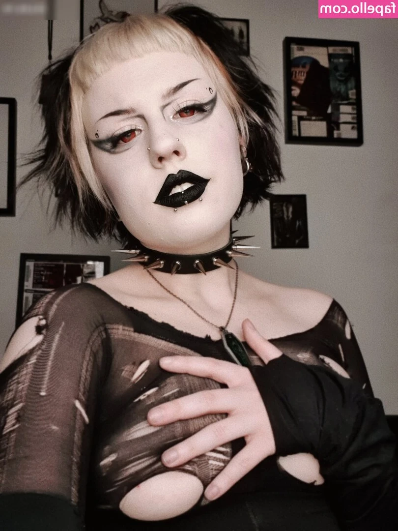 Ghoulfriendxx - My boobs are ready to jerk you off 😝