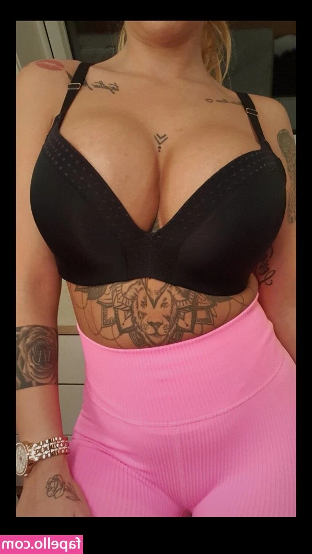 ladysecrets69 - Under Boob and Leather!! 😜😈🍆💦