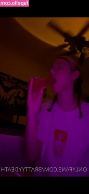 brattydeath - Just love how @emmastarlettox eats my pussy