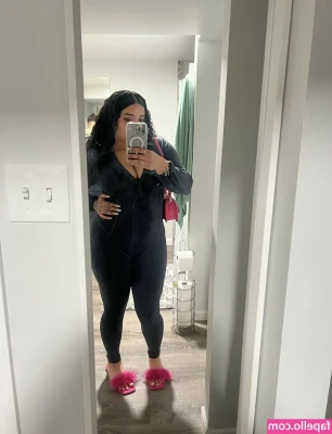 hundo.layla [ hundo-layla ] - Let me just pull these to the side for you